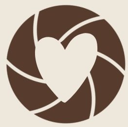 Ein Herz in einer Blendenöffnung - Logo von Lichtbilderliebe.